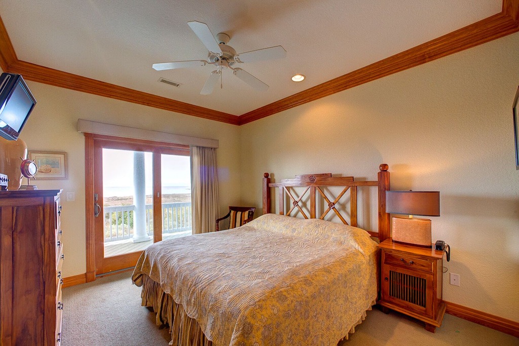 Photo of Bedroom in Wind Over Waves