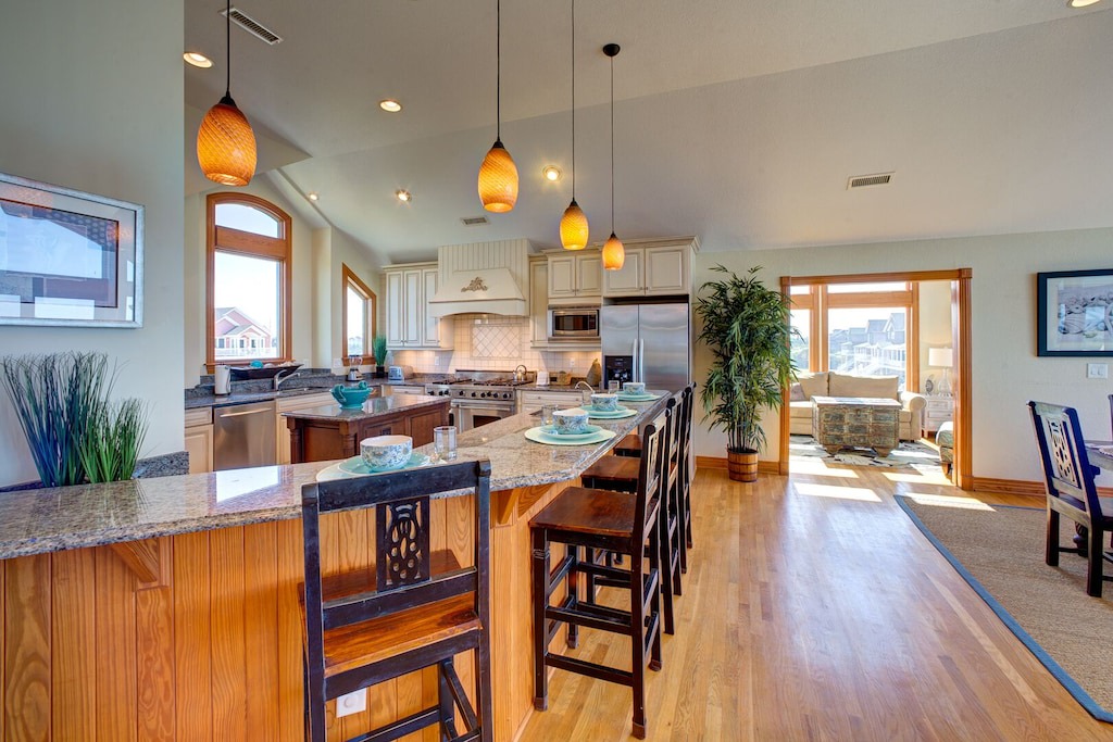 Photo of Livingroom in Wind Over Waves
