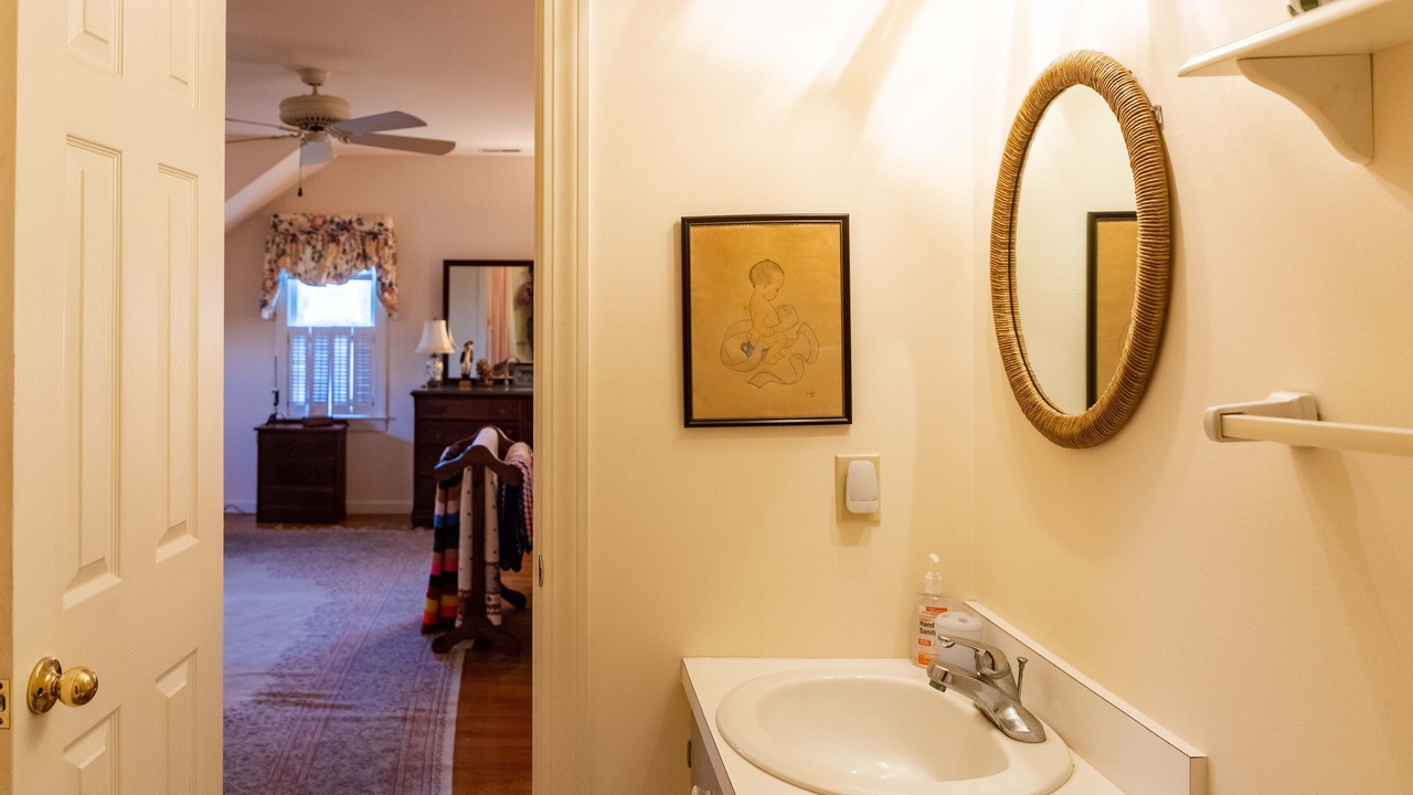 Photo of Bathroom in Oriental