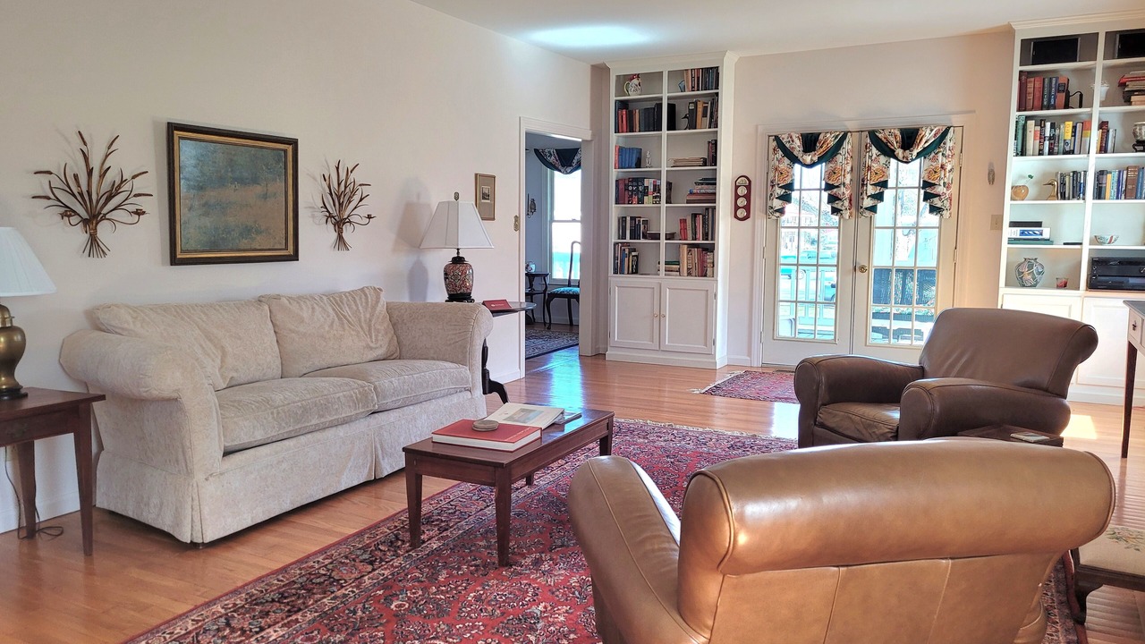 Photo of Livingroom in Oriental