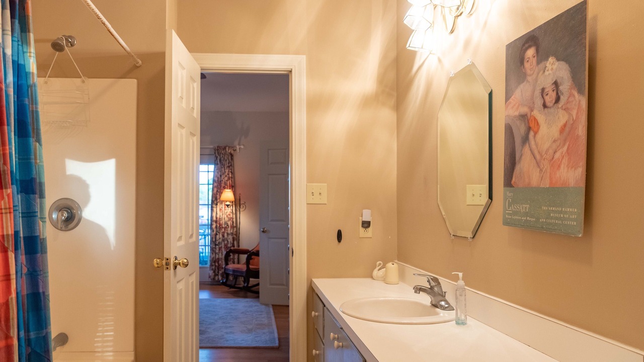 Photo of Bathroom in Oriental