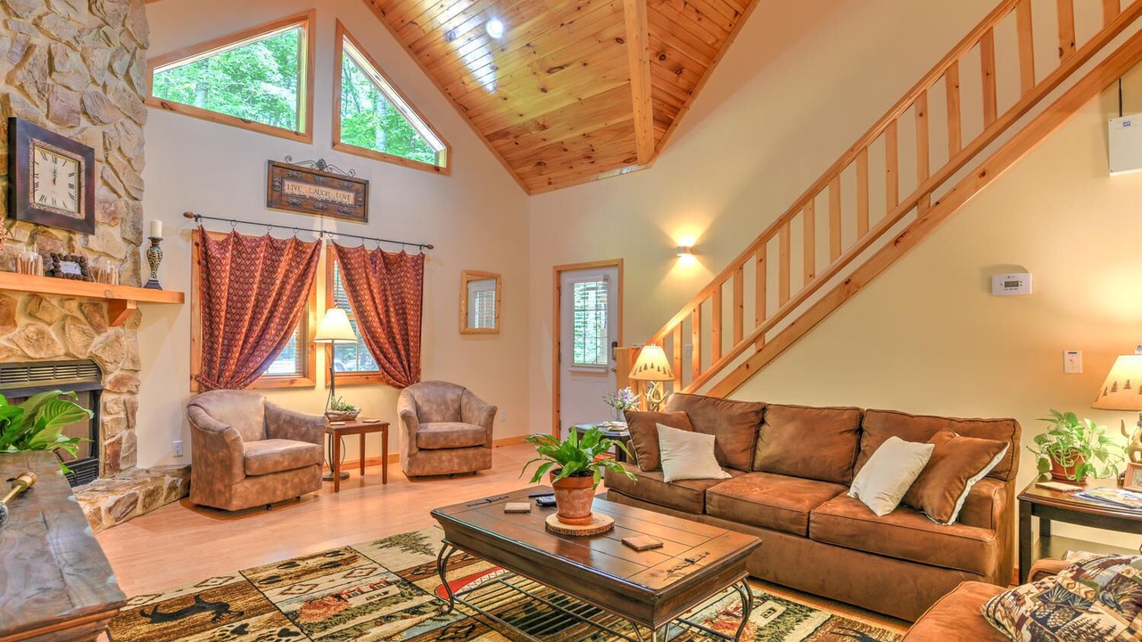 Photo of Livingroom in Sheepback Mountain Estates