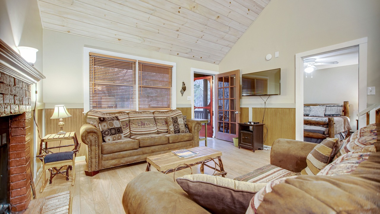 Photo of Livingroom in Cullowhee