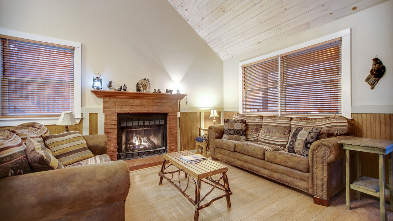 Photo of Livingroom in Cullowhee