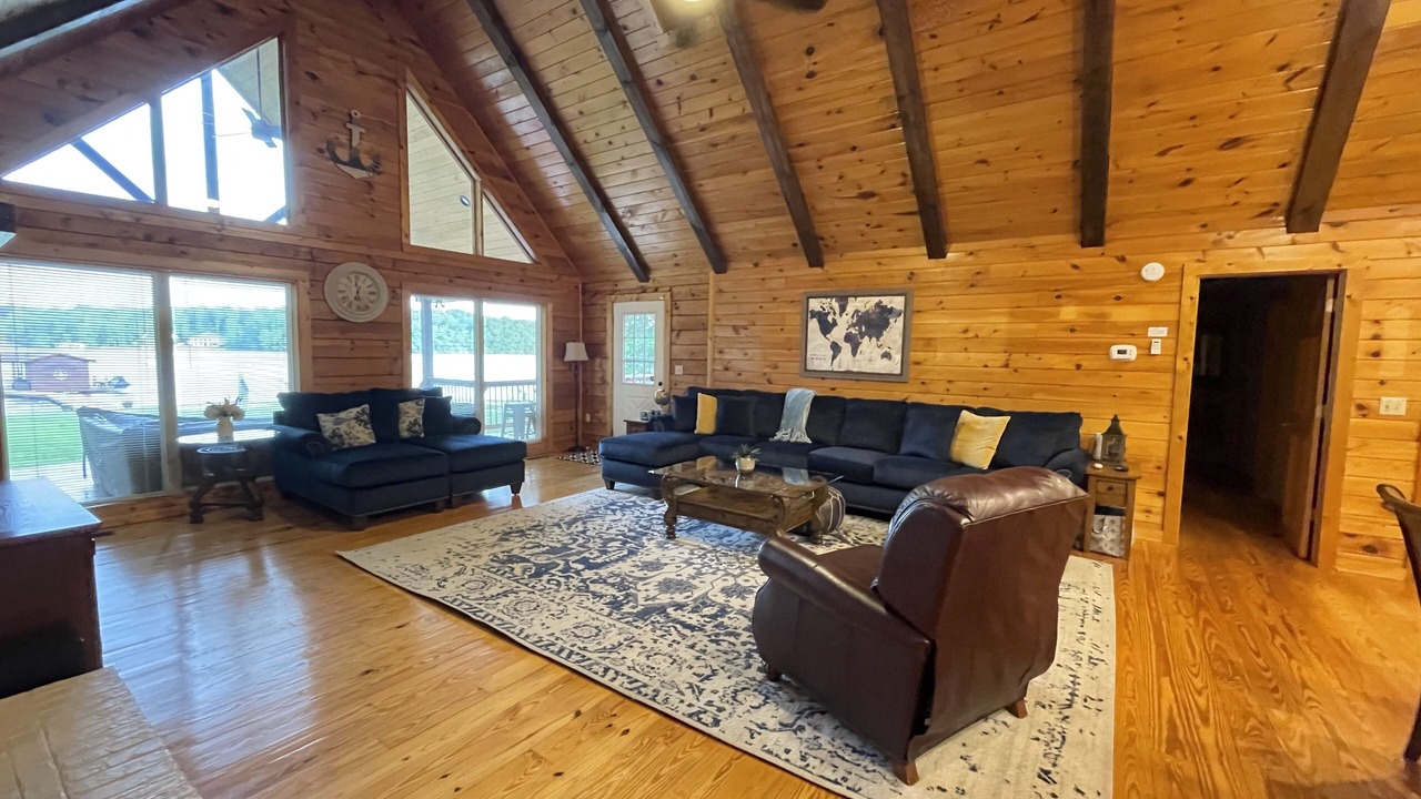 Photo of Livingroom in Old Bridge Point