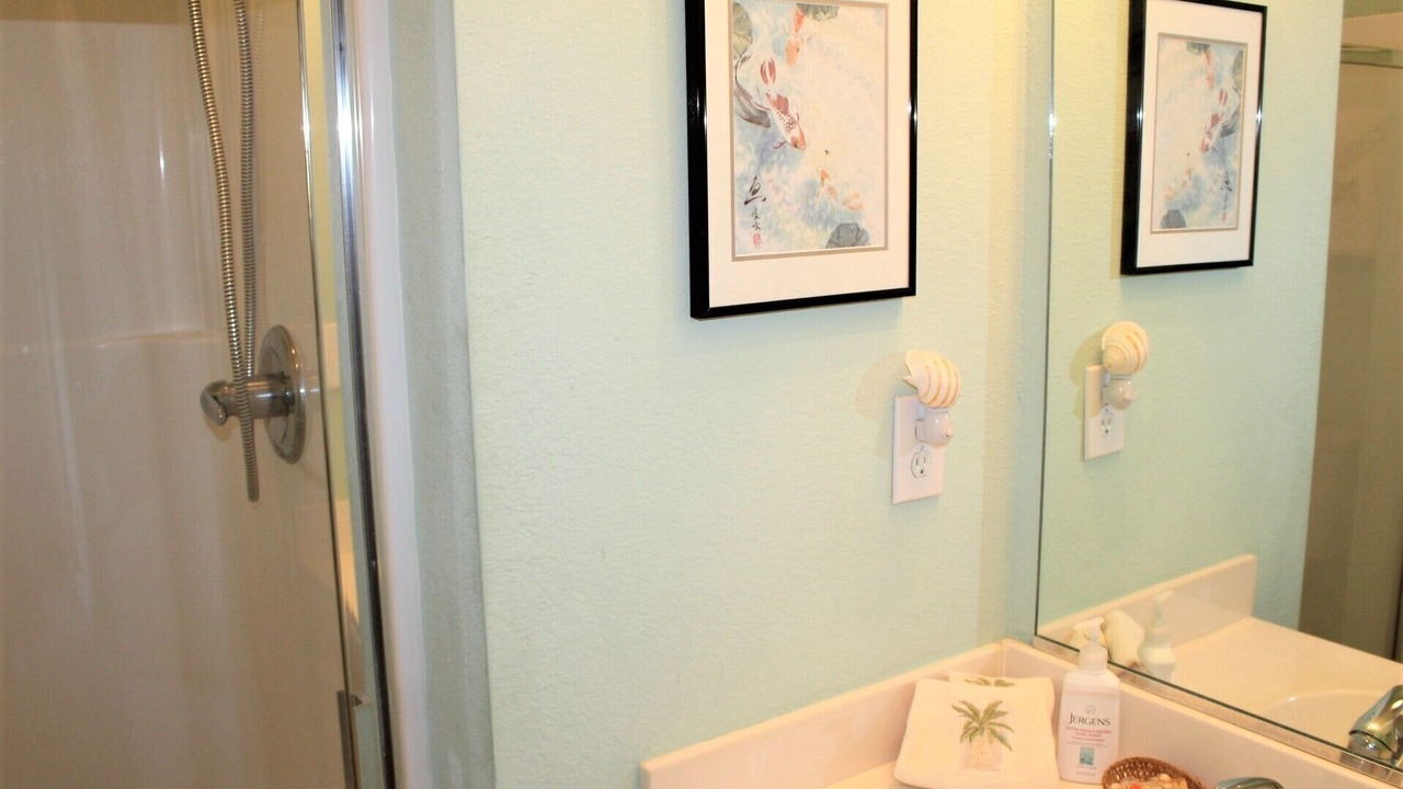 Photo of Bathroom in Manteo