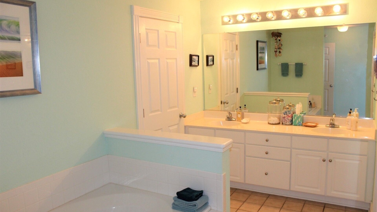 Photo of Bathroom in Manteo