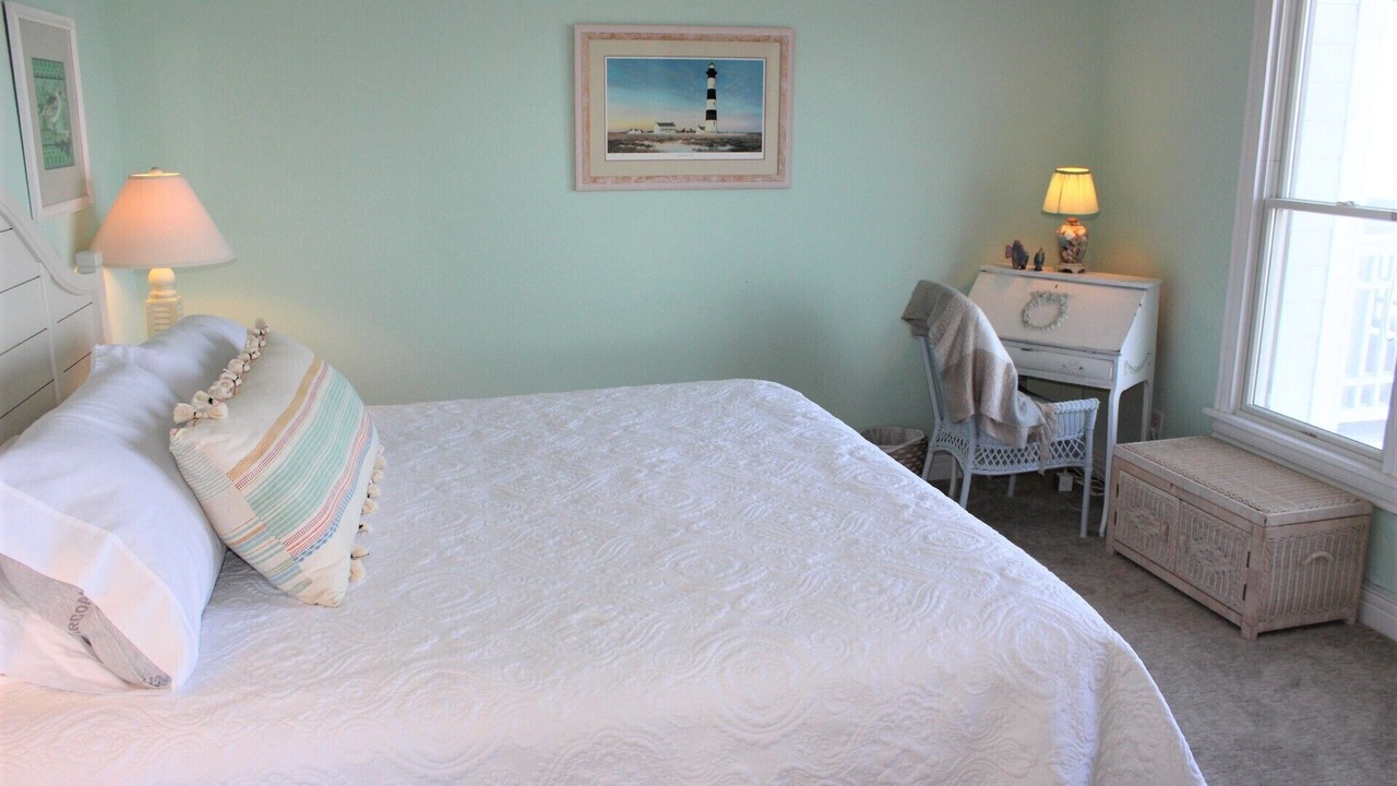 Photo of Bedroom in Manteo