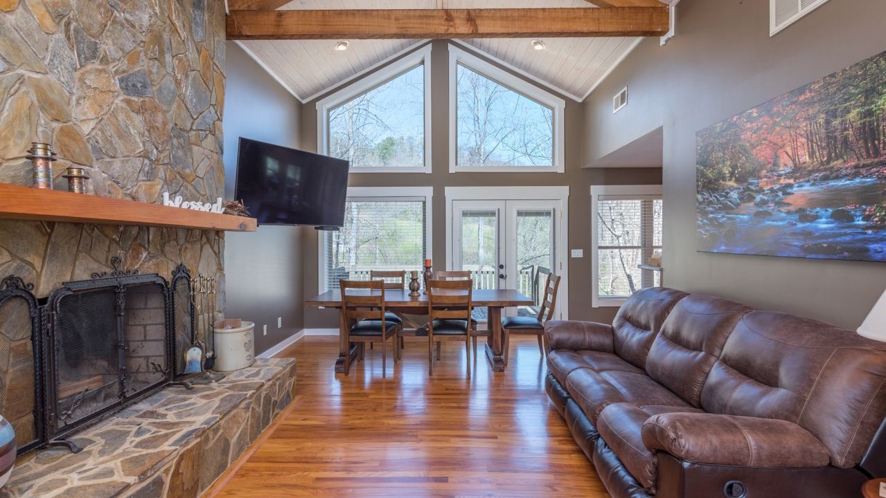 Photo of Livingroom in Old Fort
