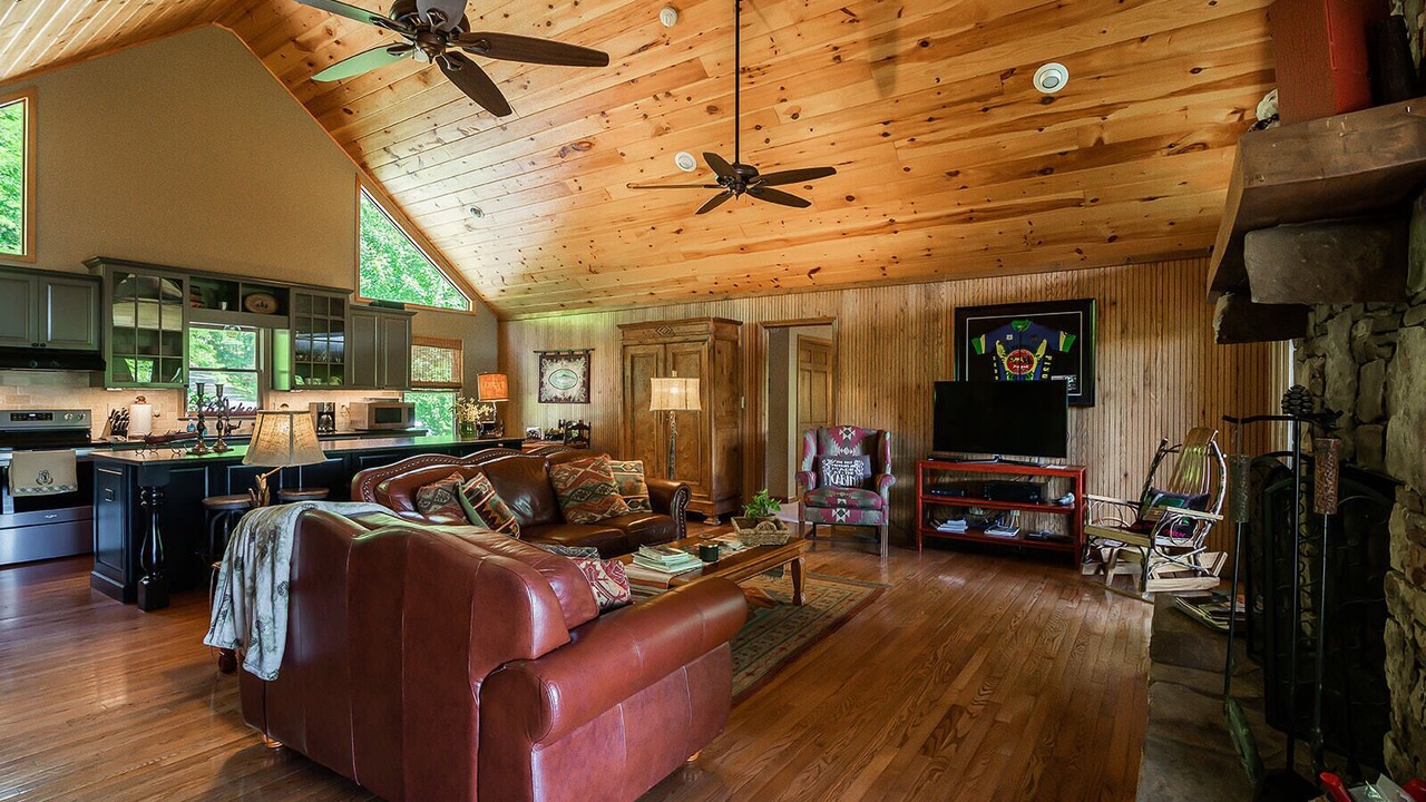 Photo of Livingroom in Pisgah Forest