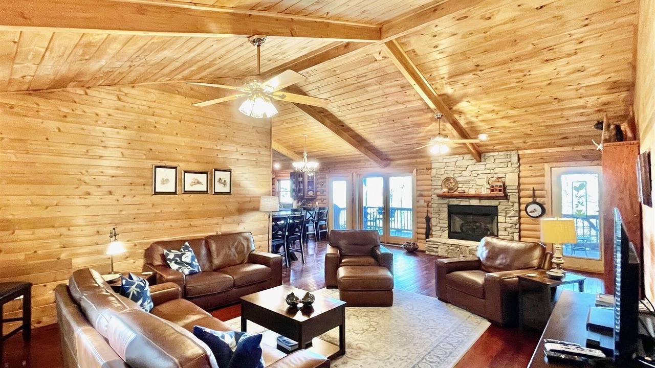 Photo of Bedroom in Hendersonville