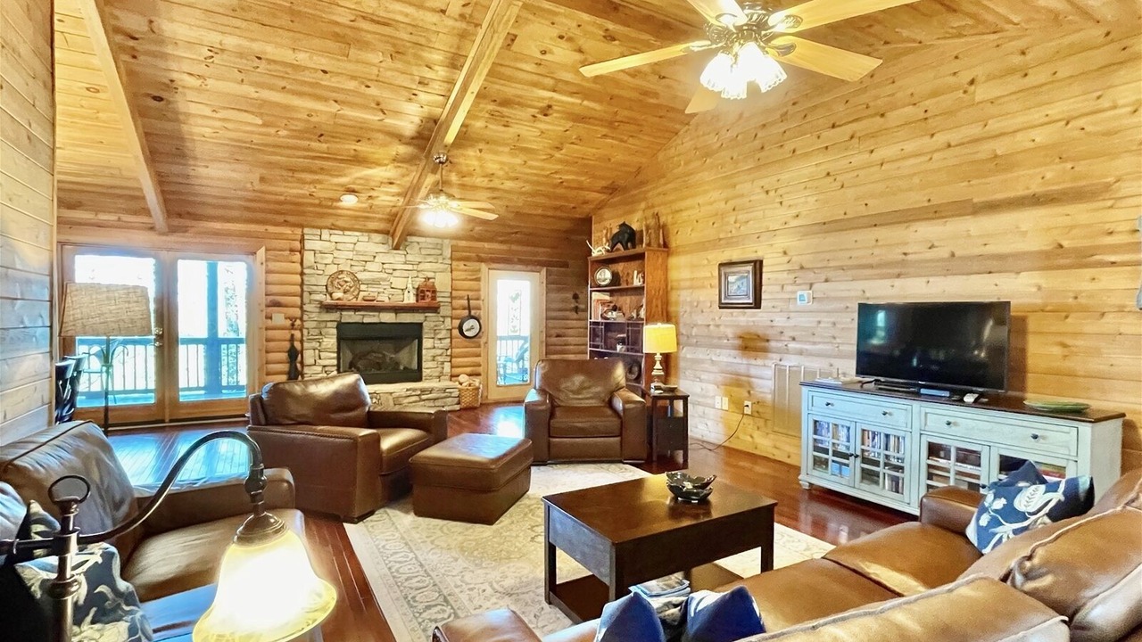 Photo of Bedroom in Hendersonville