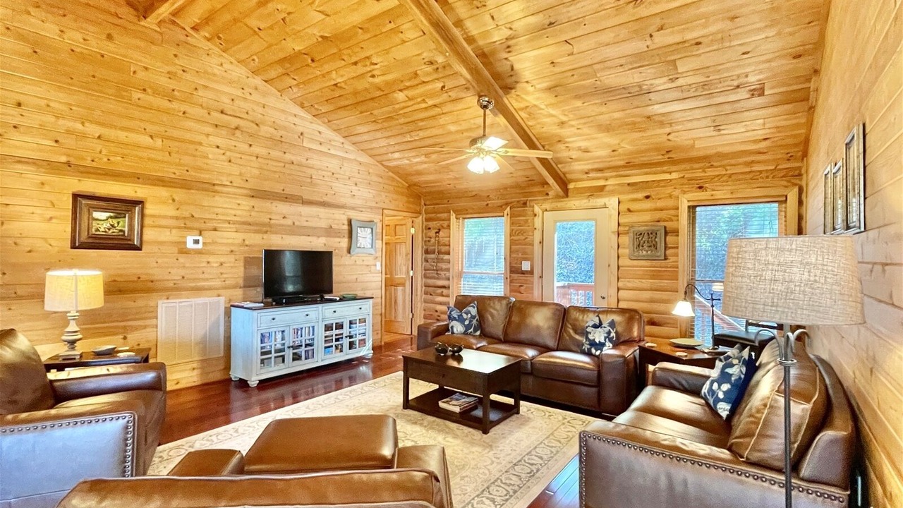 Photo of Bedroom in Hendersonville