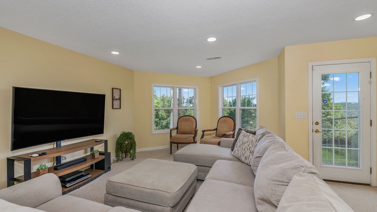 Photo of Livingroom in Laurel Park