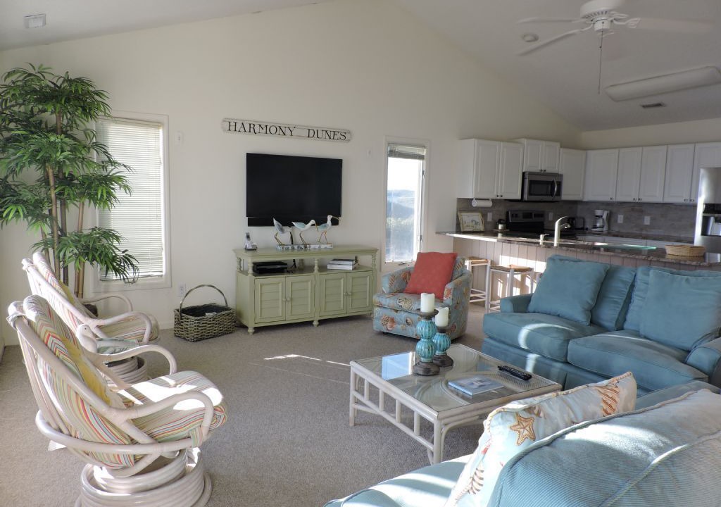 Photo of Livingroom in Pine Knoll Shores