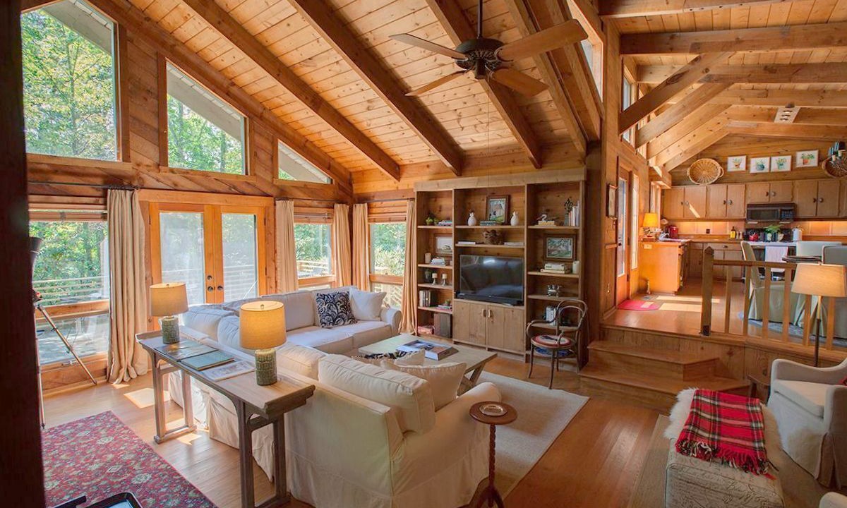 Photo of Livingroom in Highlands Hills