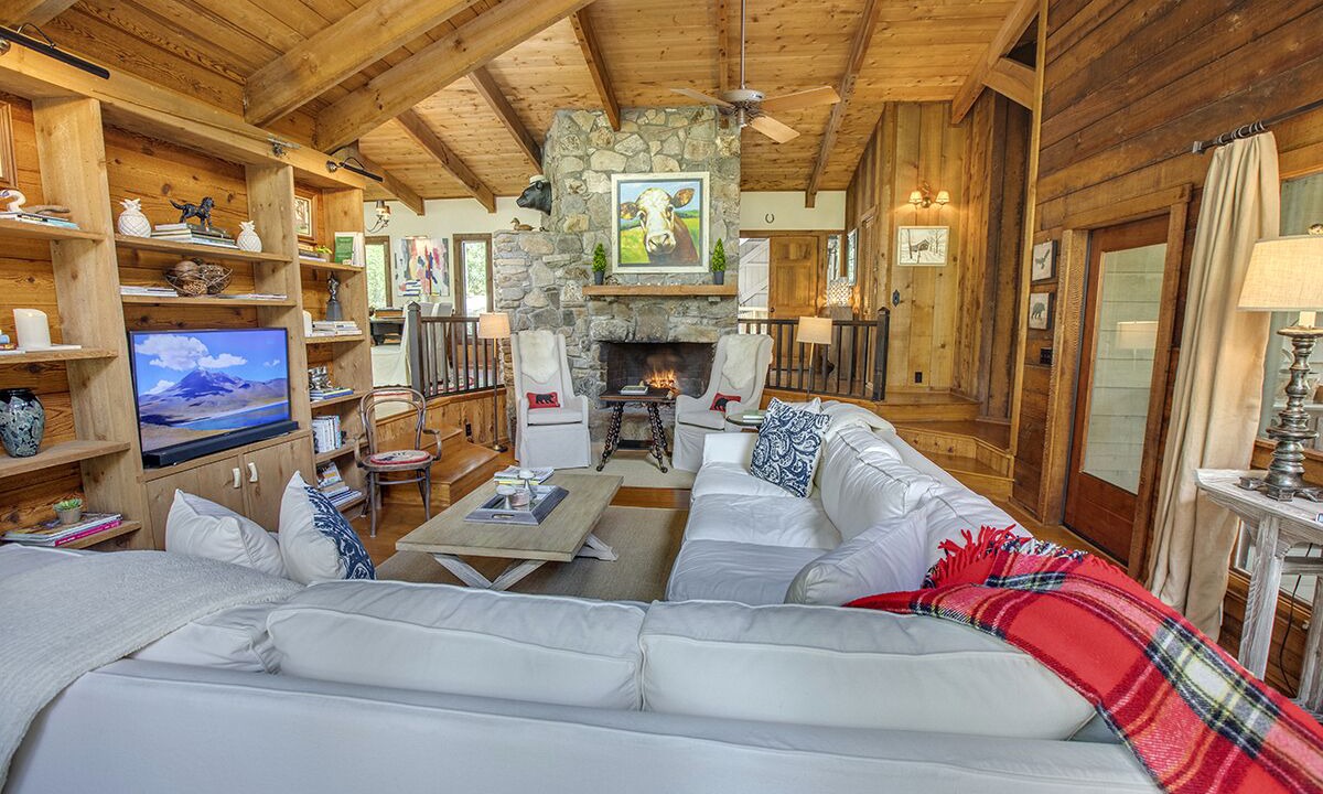 Photo of Livingroom in Highlands Hills