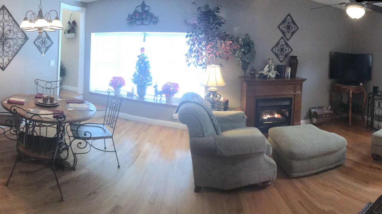 Photo of Livingroom in West Jefferson