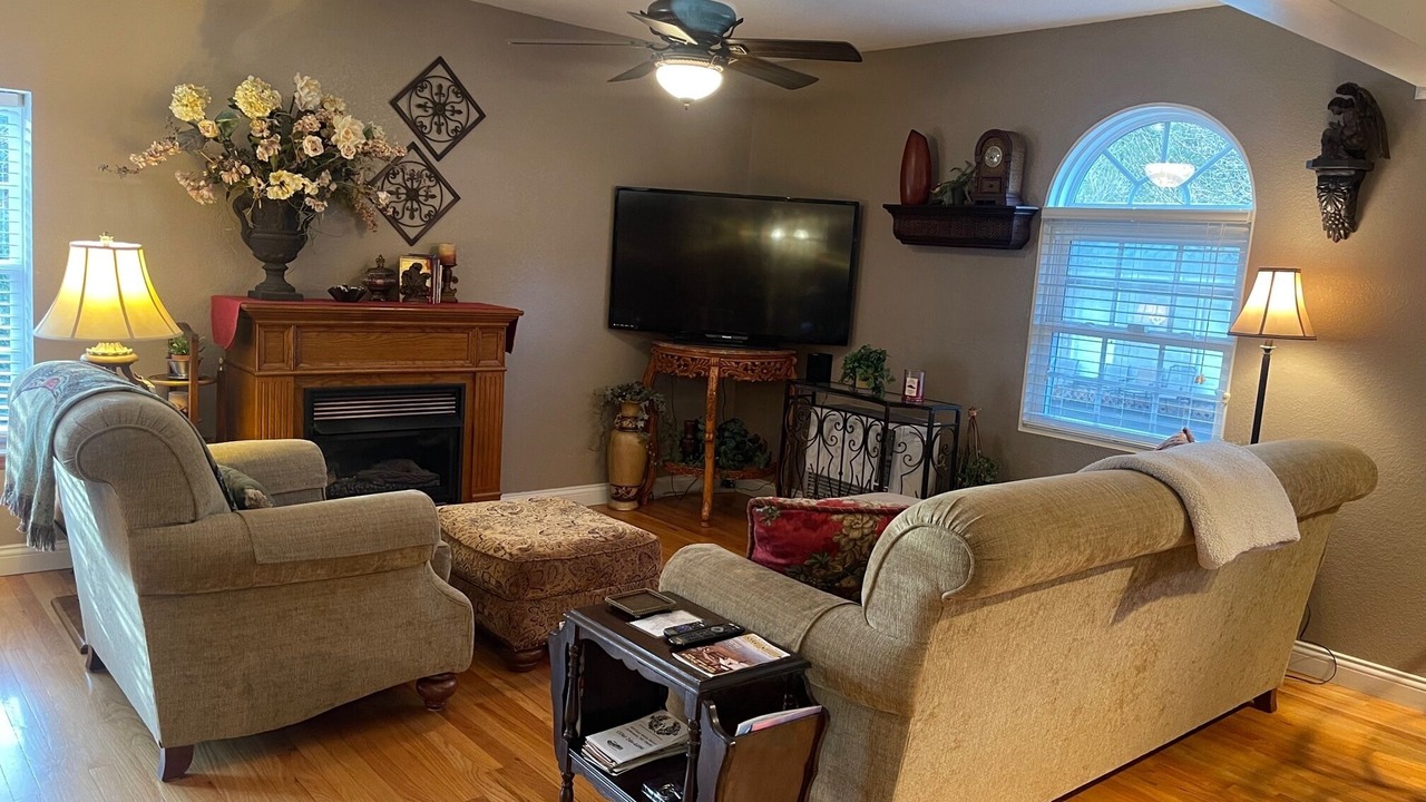 Photo of Livingroom in West Jefferson