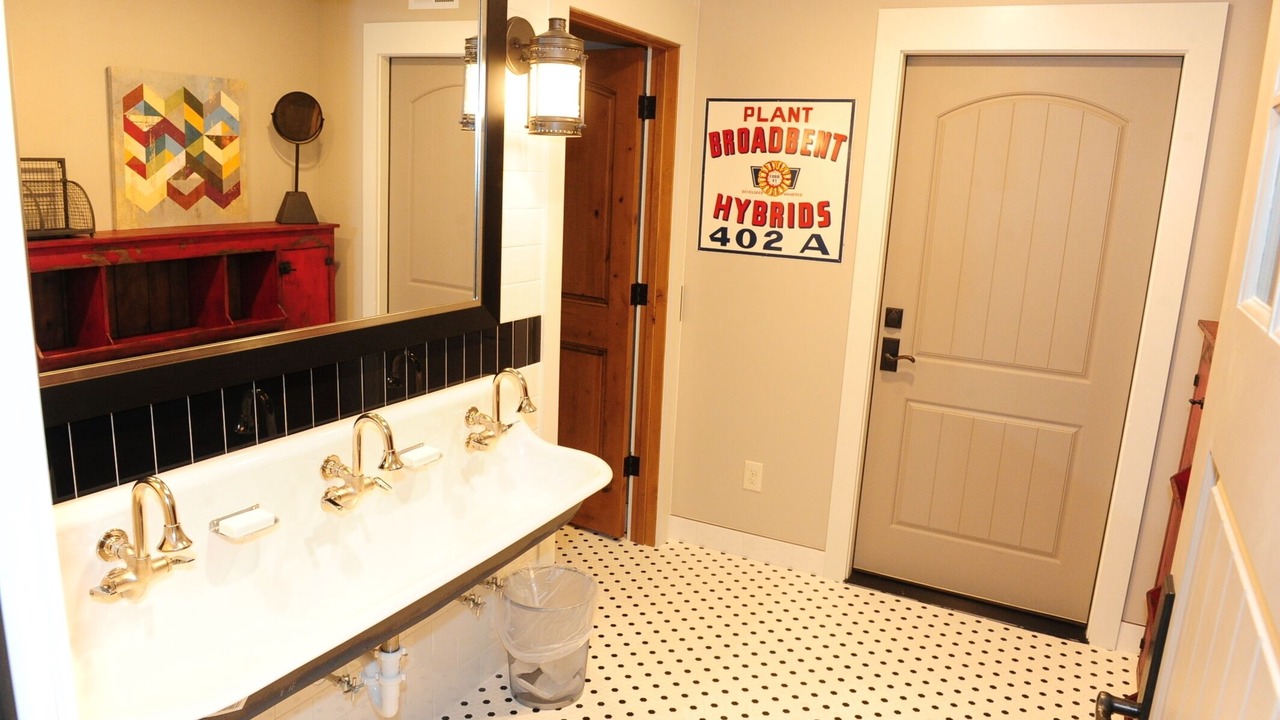 Photo of Bedroom in Tuxedo