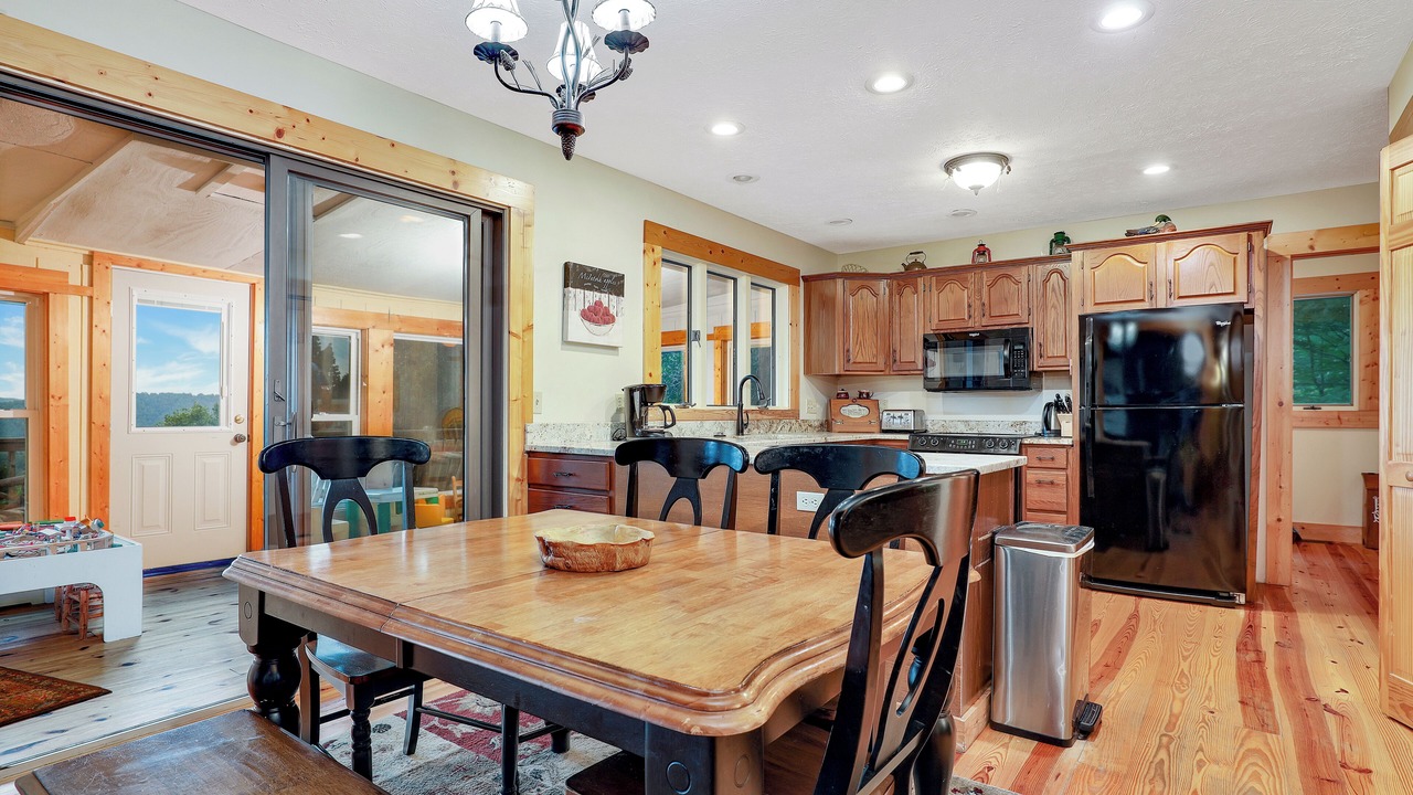 Photo of Kitchen in Saluda