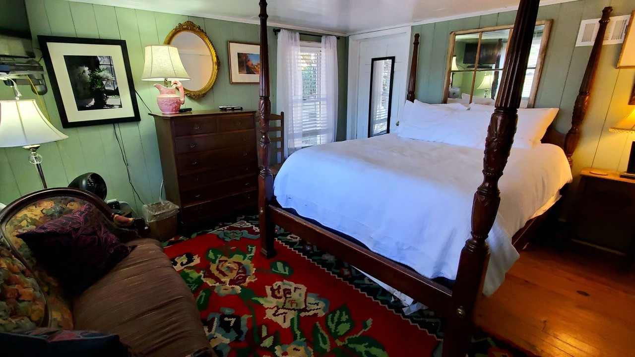 Photo of Bedroom in Saluda