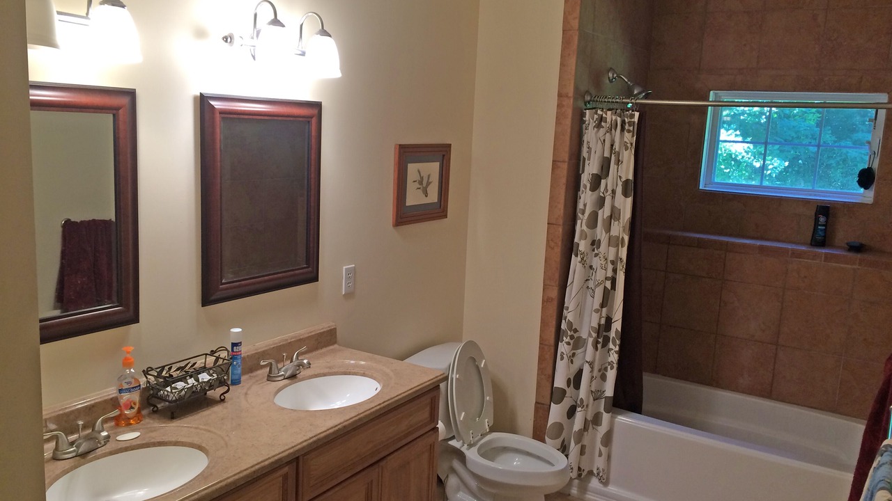 Photo of Bathroom in Laurel Park