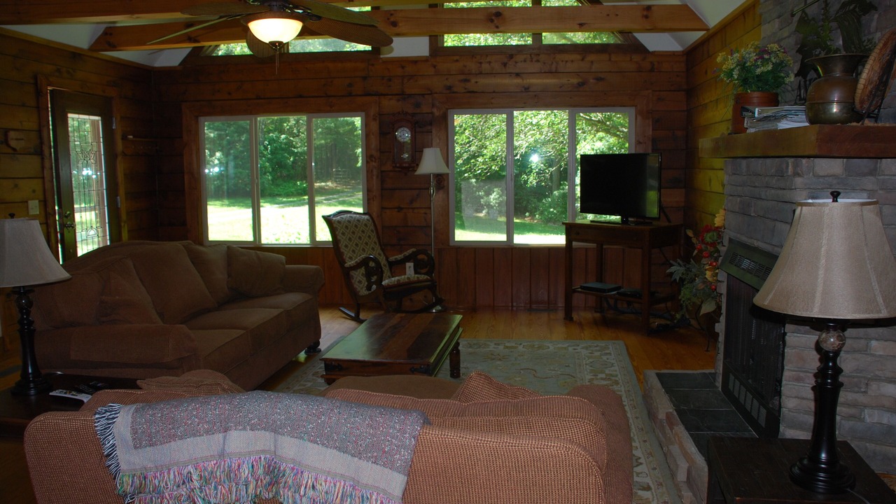 Photo of Livingroom in Cedar Mountain