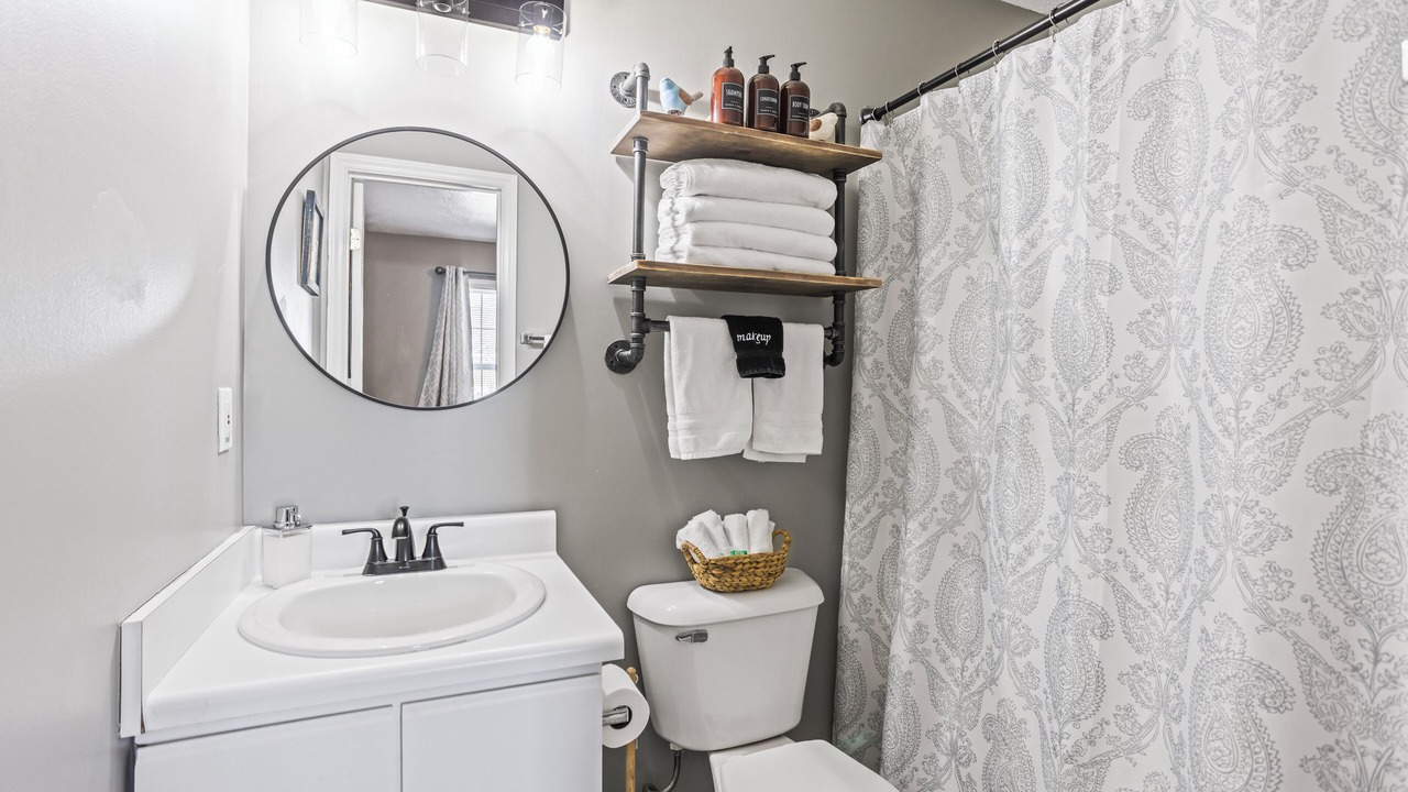 Photo of Bathroom in Myrtle Grove