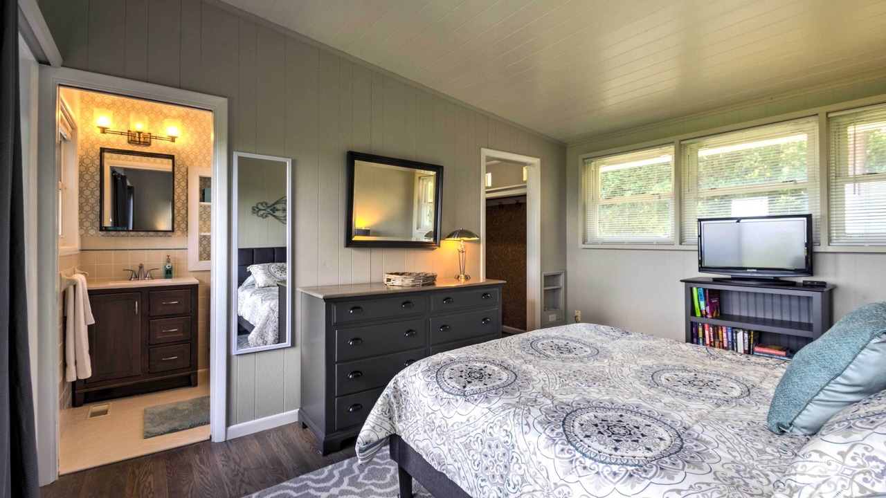 Photo of Bedroom in Laurel Park