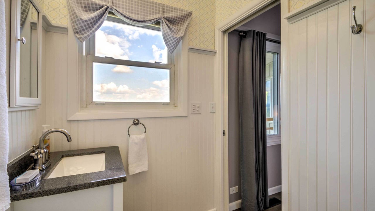 Photo of Bathroom in Laurel Park