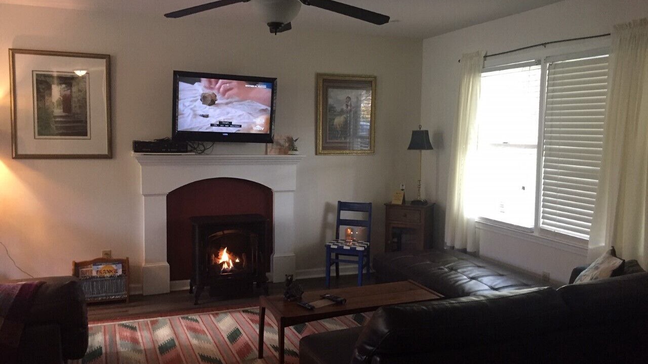 Photo of Livingroom in West Jefferson