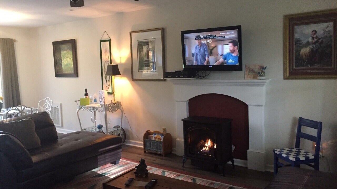 Photo of Livingroom in West Jefferson