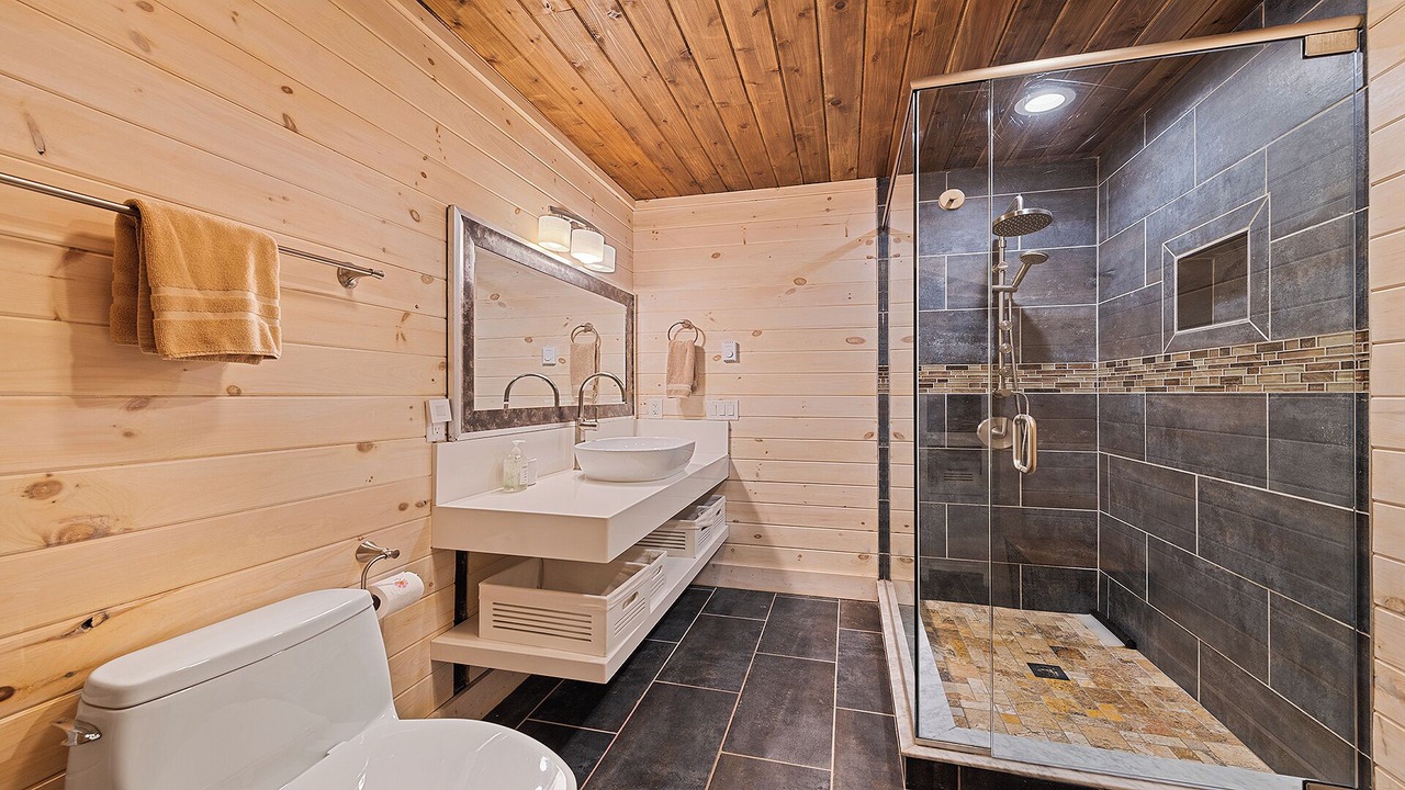 Photo of Bathroom in Maggie Valley