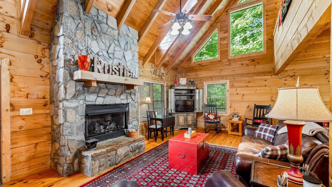 Photo of Livingroom in West Jefferson