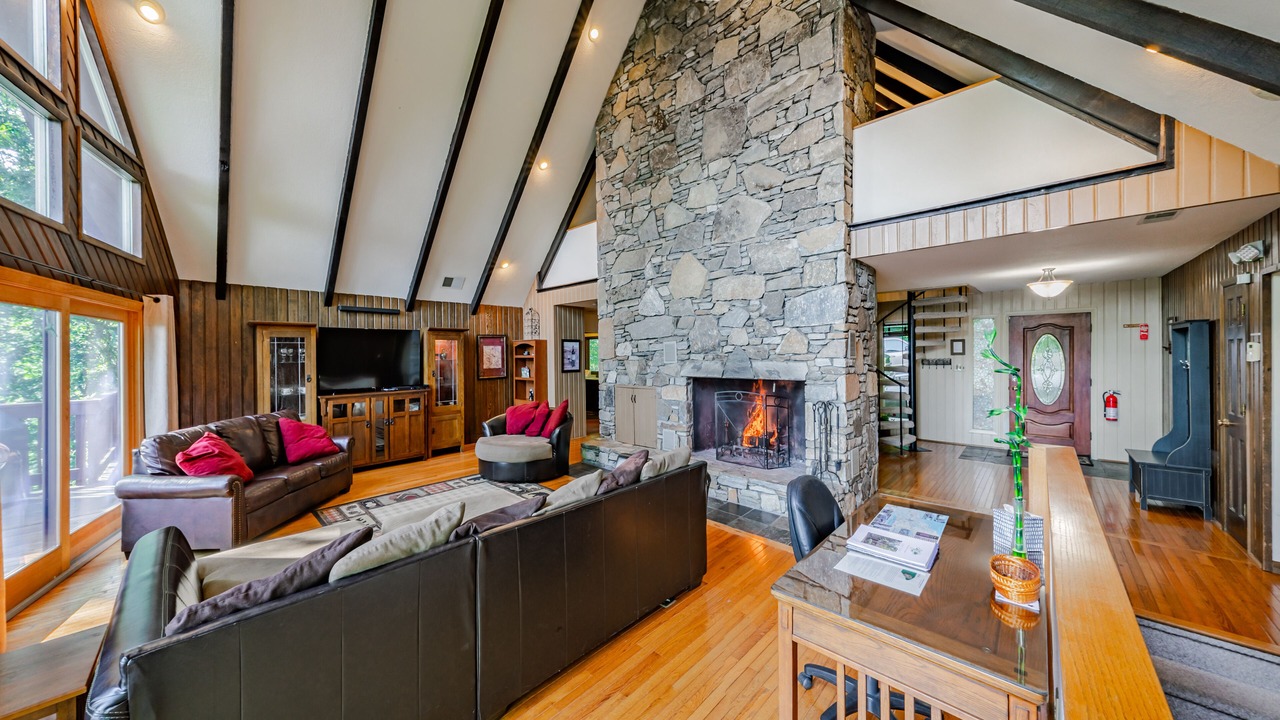Photo of Livingroom in Woodfin