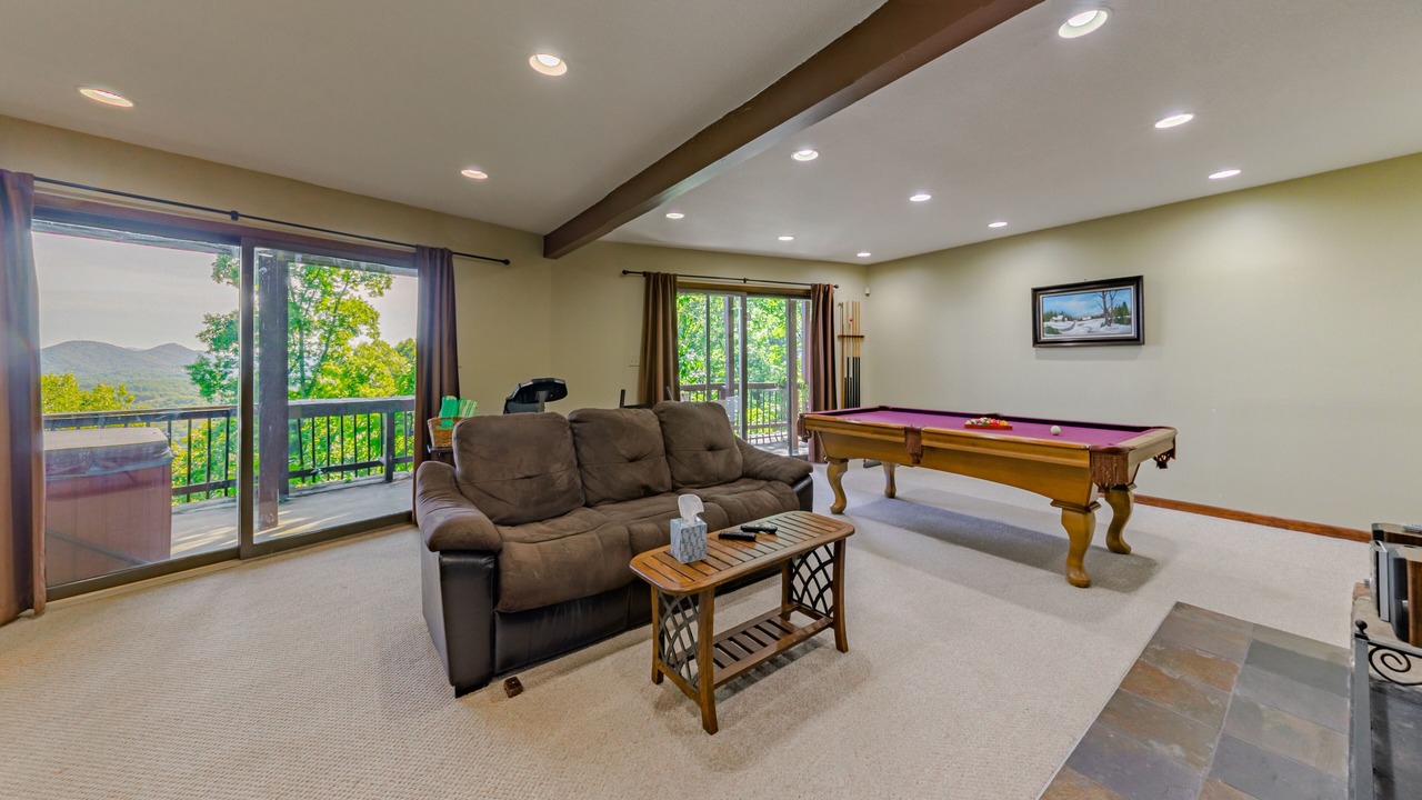 Photo of Livingroom in Woodfin