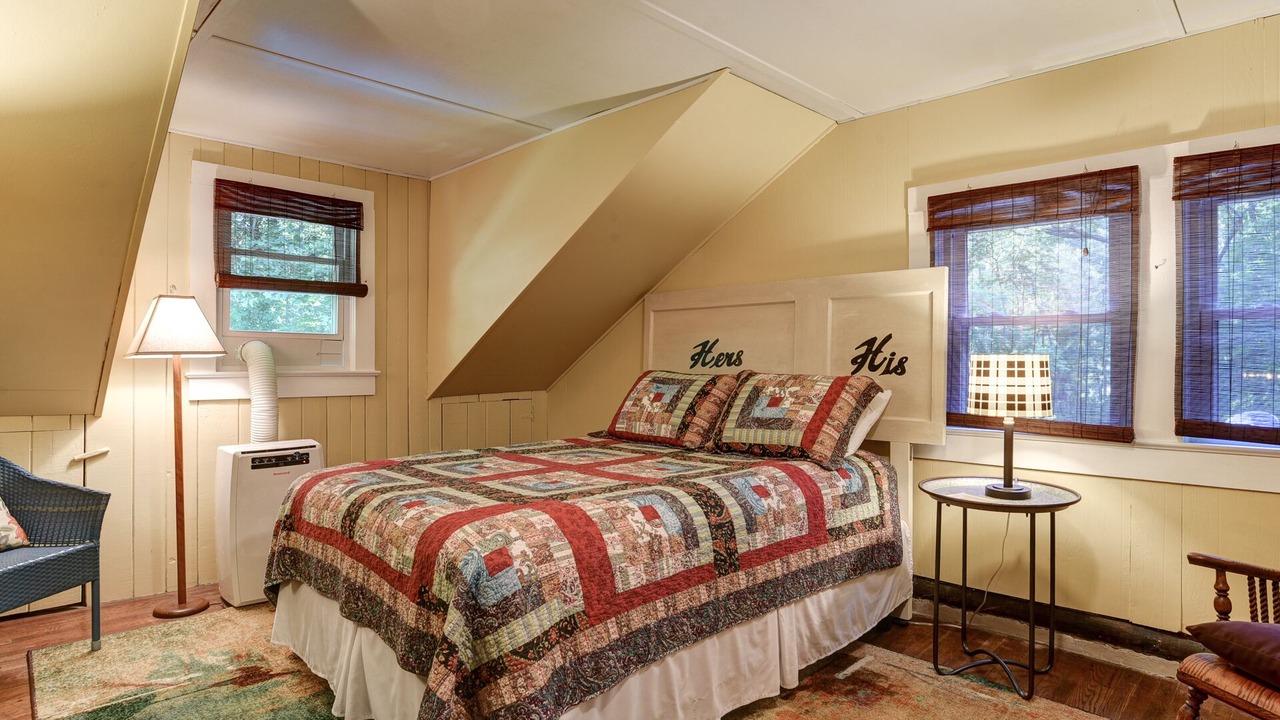 Photo of Bedroom in Hendersonville
