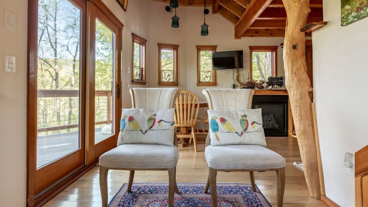 Photo of Livingroom in Weaverville