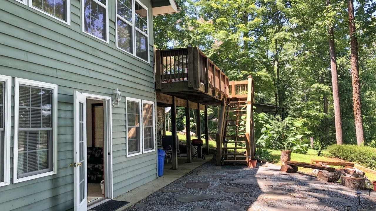 Photo of Patio Balcony in Lake Lure