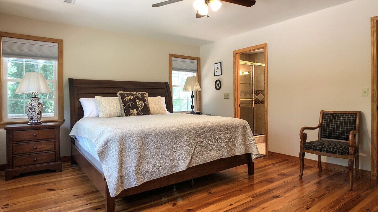 Photo of Bedroom in Lake Lure