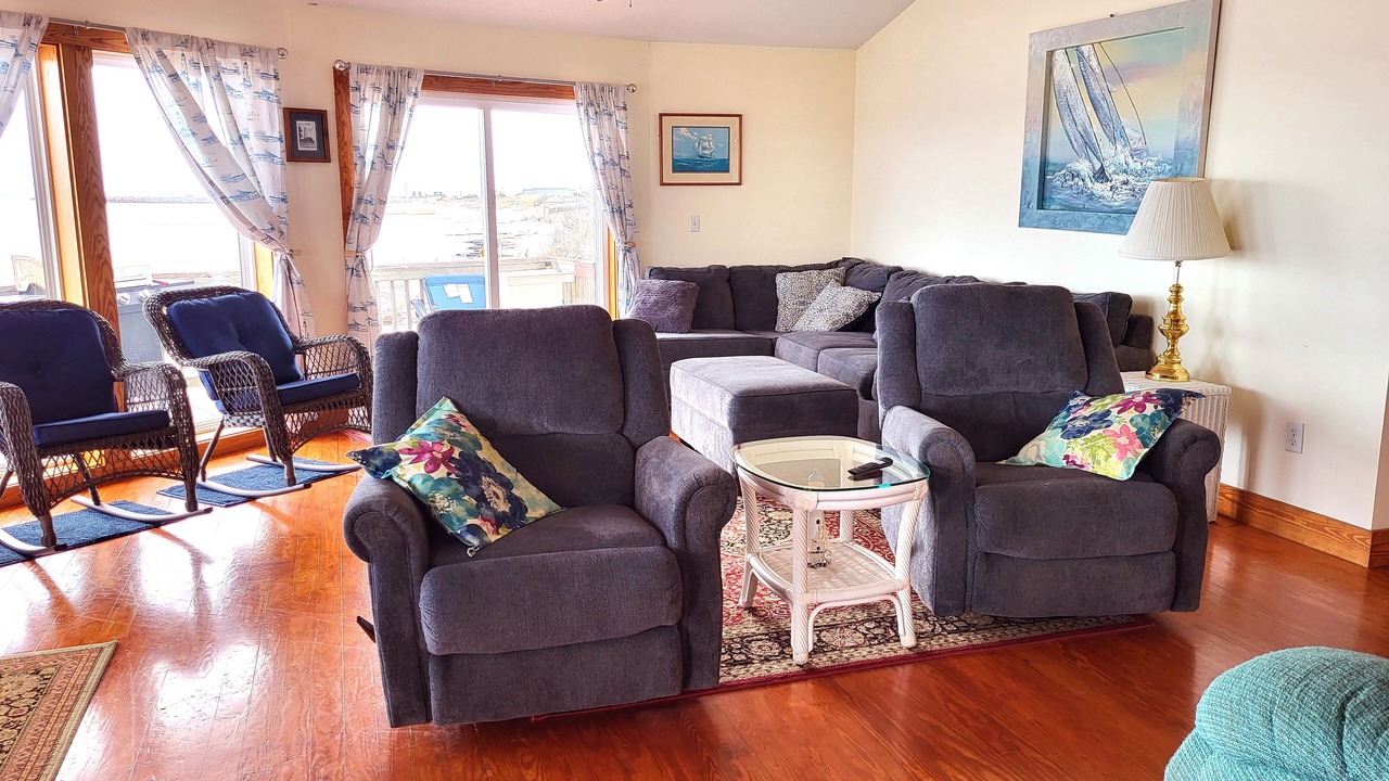 Photo of Livingroom in Cedar Island