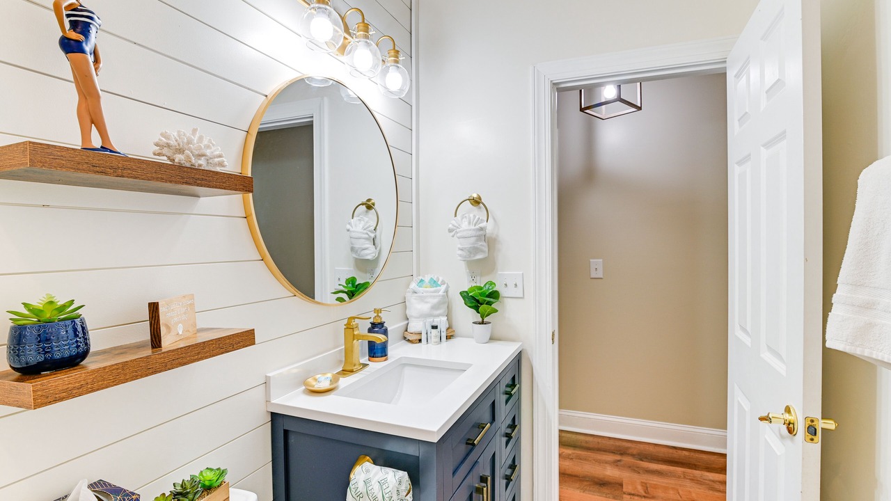 Photo of Bathroom in Garden City