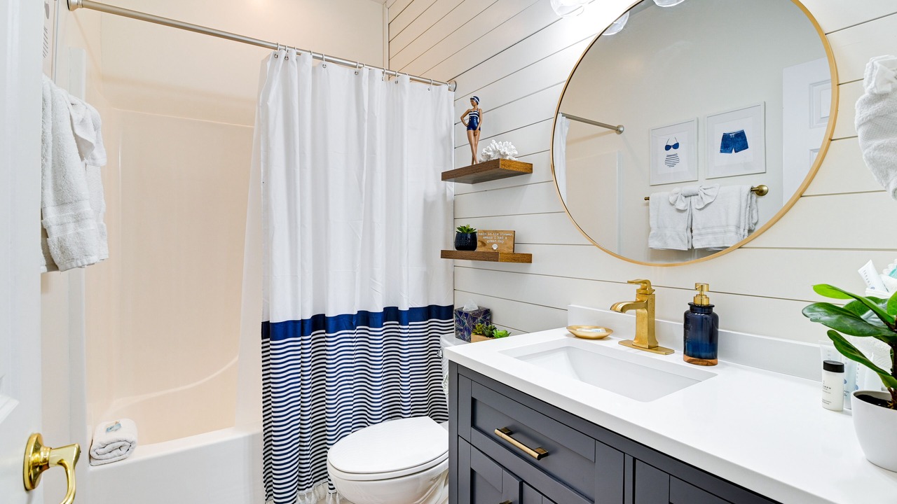 Photo of Bathroom in Garden City