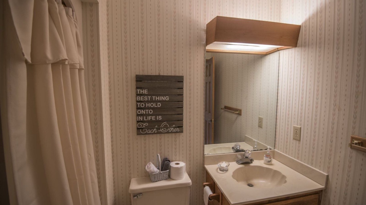 Photo of Bathroom in Lake Sequoyah