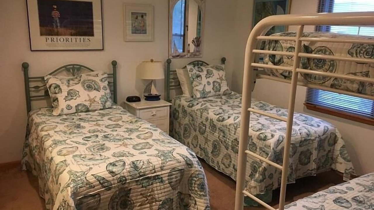 Photo of Bedroom in Whalehead Beach