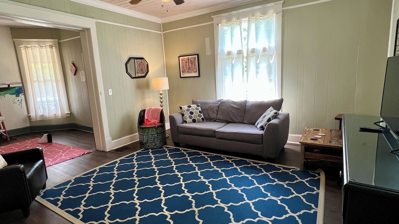 Photo of Livingroom in Historic Waverly