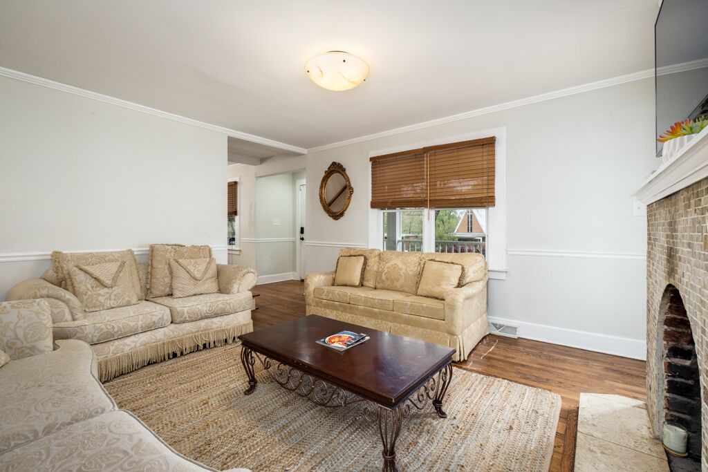 Photo of Livingroom in Commonwealth Park