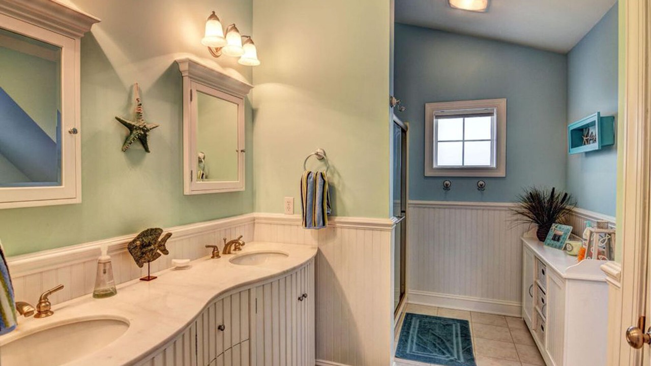 Photo of Bathroom in North Topsail Beach