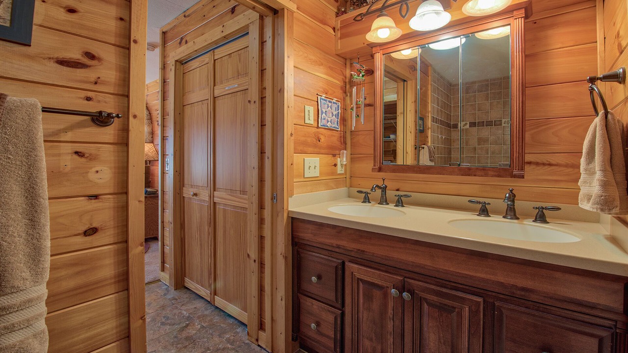 Photo of Bathroom in Maggie Valley